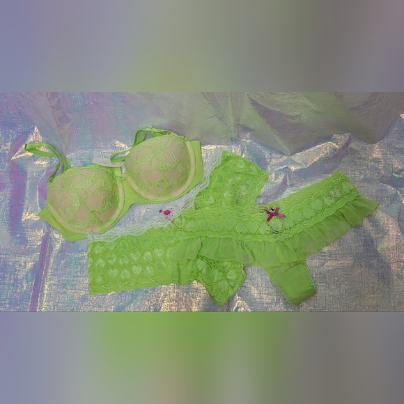 Victoria's Secret Neon Green Lace Bra and Panty Set - Picture 1 of 5